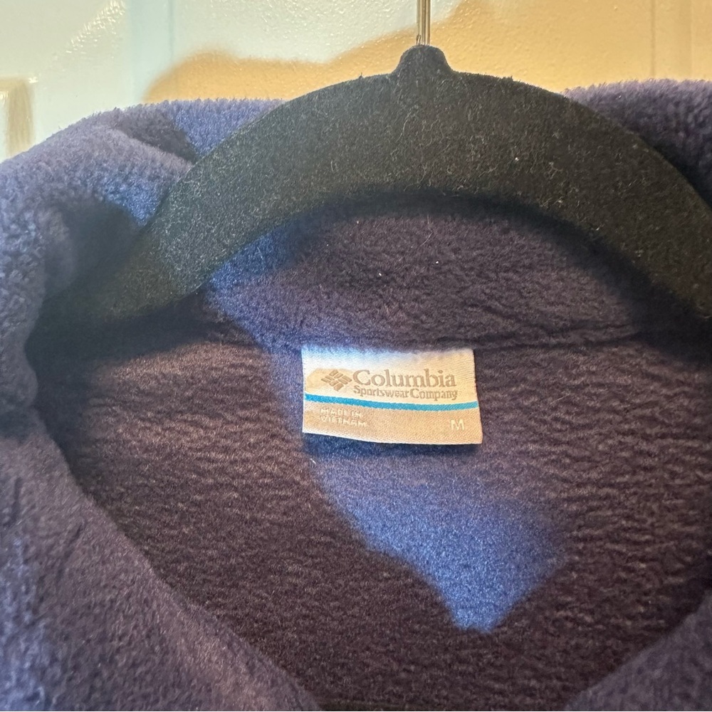 Columbia Women's Navy Fleece Vest NWT - Picture 3 of 8